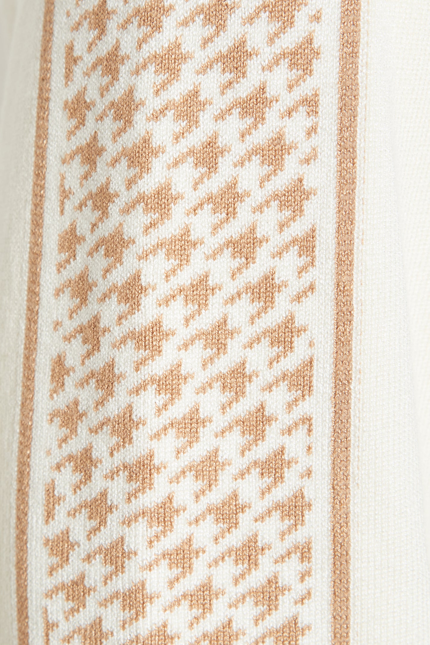 Off white crew neck knit jacquard sleeve soft