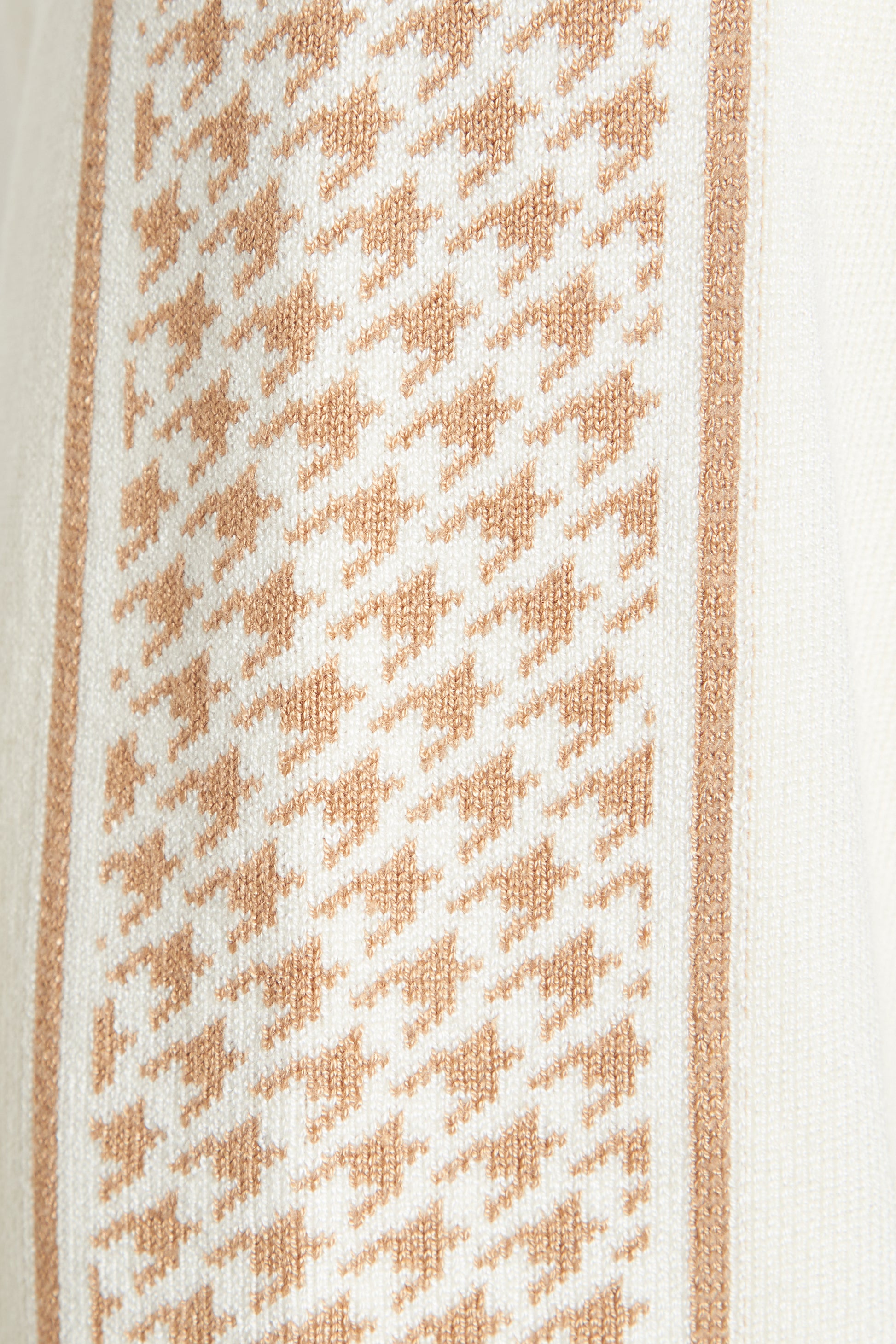 Off white crew neck knit jacquard sleeve soft